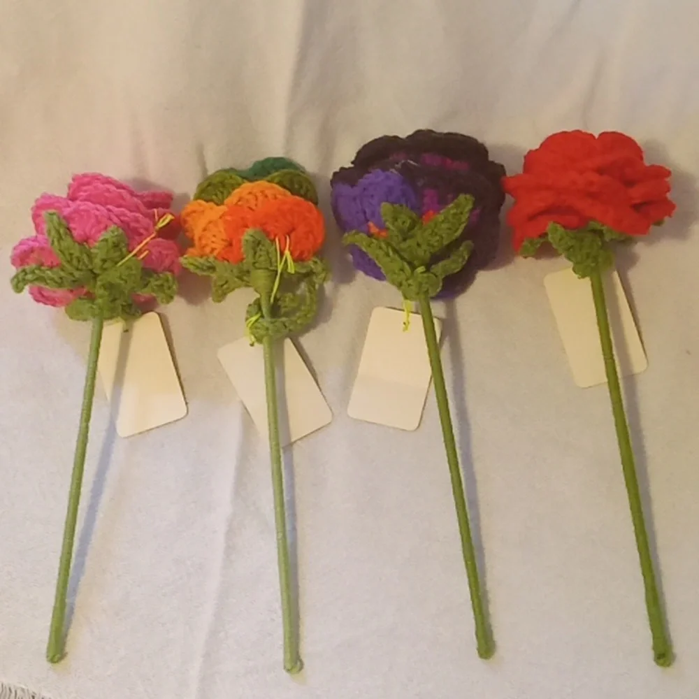 Colorful Large Crochet Rose's - Picture 4 of 6
